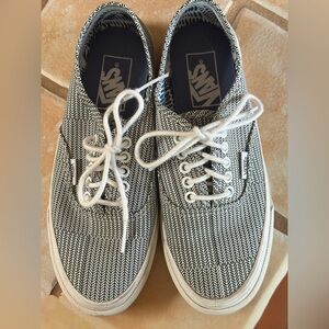 Vans Black and White women’s Shoes